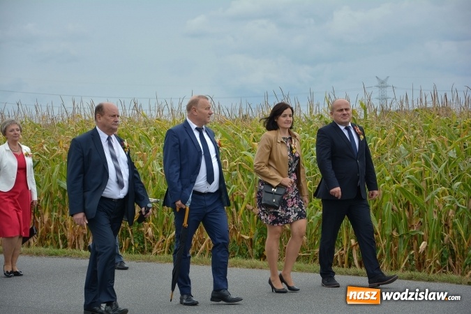 Zdjęcie w galerii na portalu naszwodzislaw.com: Gminne Dożynki w Gorzycach. Górnicy nieśli koronę wiadomości z regionu