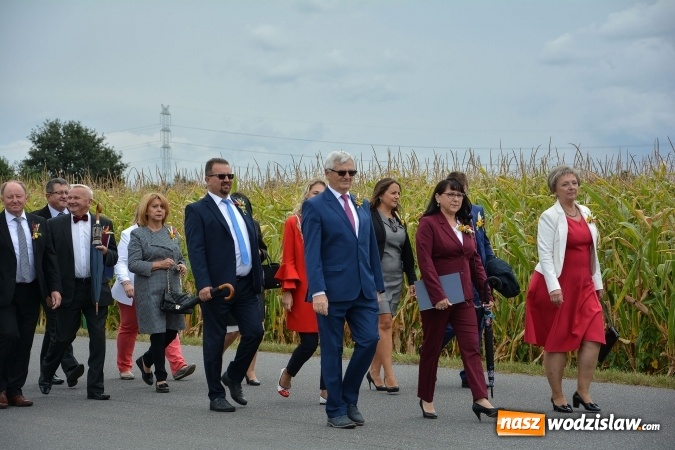 Zdjęcie w galerii na portalu naszwodzislaw.com: Gminne Dożynki w Gorzycach. Górnicy nieśli koronę wiadomości z regionu