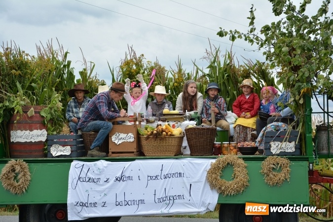 Zdjęcie w galerii na portalu naszwodzislaw.com: Gminne Dożynki w Gorzycach. Górnicy nieśli koronę wiadomości z regionu