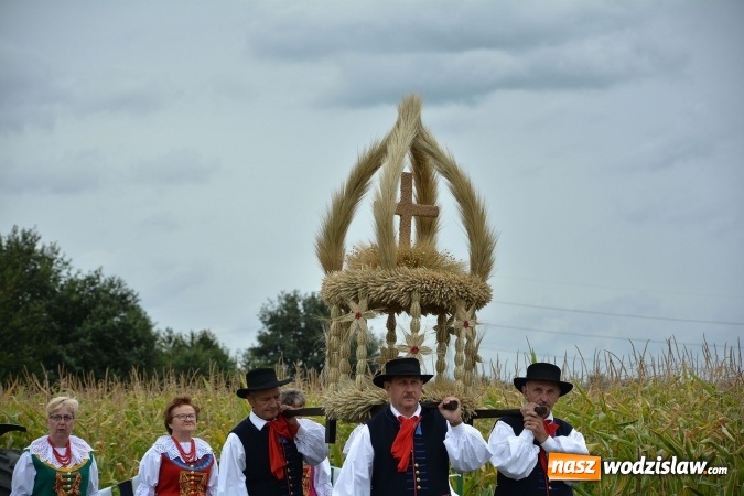 Zdjęcie w galerii na portalu naszwodzislaw.com: Gminne Dożynki w Gorzycach. Górnicy nieśli koronę wiadomości z regionu