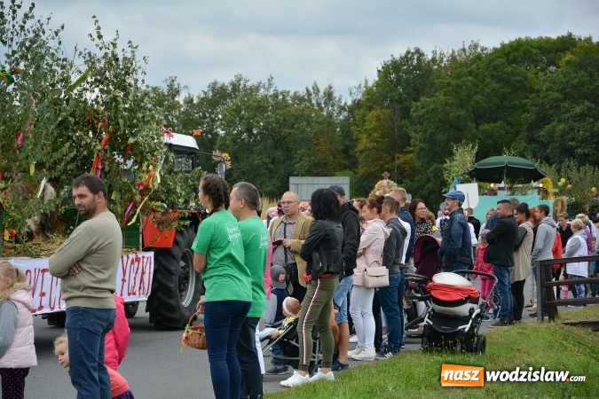 Zdjęcie w galerii na portalu naszwodzislaw.com: Gminne Dożynki w Gorzycach. Górnicy nieśli koronę wiadomości z regionu
