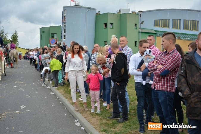 Zdjęcie w galerii na portalu naszwodzislaw.com: Gminne Dożynki w Gorzycach. Górnicy nieśli koronę wiadomości z regionu
