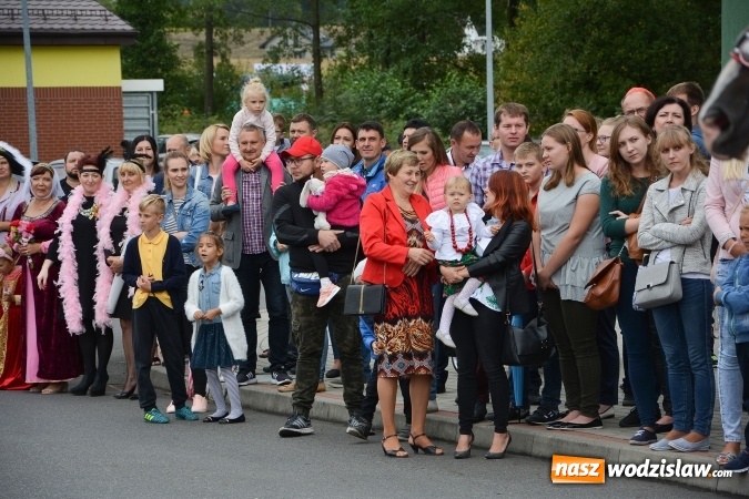 Zdjęcie w galerii na portalu naszwodzislaw.com: Gminne Dożynki w Gorzycach. Górnicy nieśli koronę wiadomości z regionu
