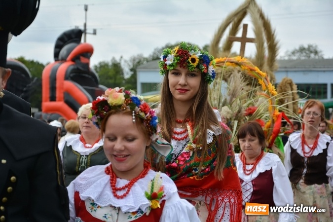 Zdjęcie w galerii na portalu naszwodzislaw.com: Gminne Dożynki w Gorzycach. Górnicy nieśli koronę wiadomości z regionu