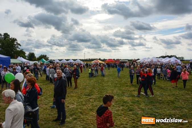 Zdjęcie w galerii na portalu naszwodzislaw.com: Gminne Dożynki w Gorzycach. Górnicy nieśli koronę wiadomości z regionu