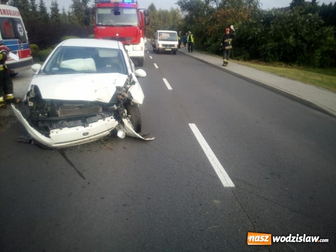 Zdjęcie w galerii na portalu naszwodzislaw.com: Policja szuka kierowcę fiata, który staranował słup w Turzy  wiadomości z regionu