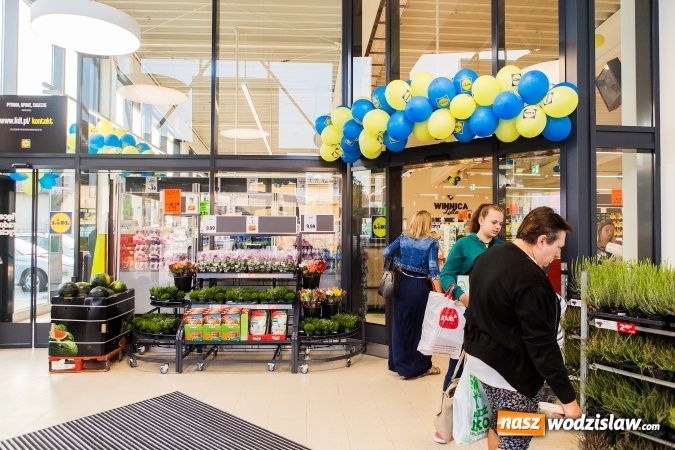 Zdjęcie w galerii na portalu naszwodzislaw.com: Radlin ma Lidla. Tłumy na otwarciu sklepu wiadomości z regionu