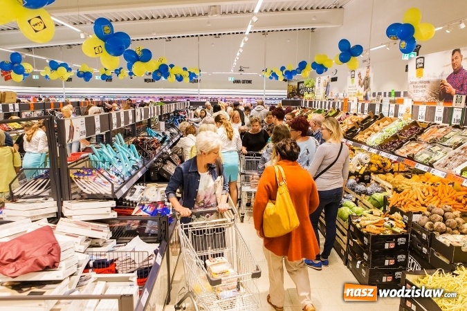 Zdjęcie w galerii na portalu naszwodzislaw.com: Radlin ma Lidla. Tłumy na otwarciu sklepu wiadomości z regionu