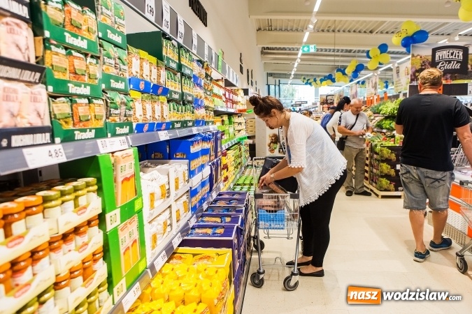 Zdjęcie w galerii na portalu naszwodzislaw.com: Radlin ma Lidla. Tłumy na otwarciu sklepu wiadomości z regionu