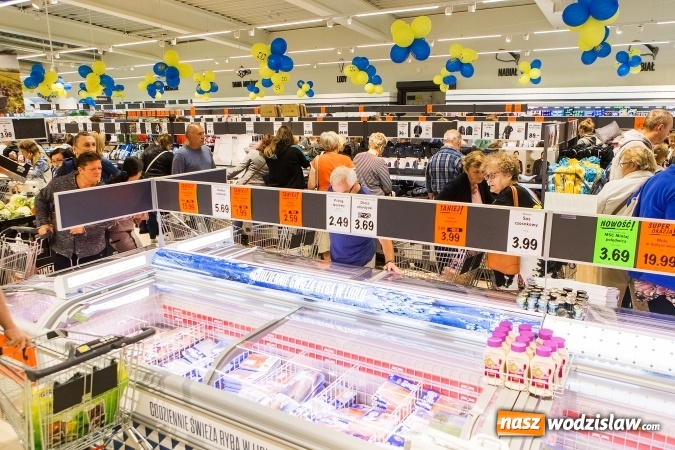 Zdjęcie w galerii na portalu naszwodzislaw.com: Radlin ma Lidla. Tłumy na otwarciu sklepu wiadomości z regionu