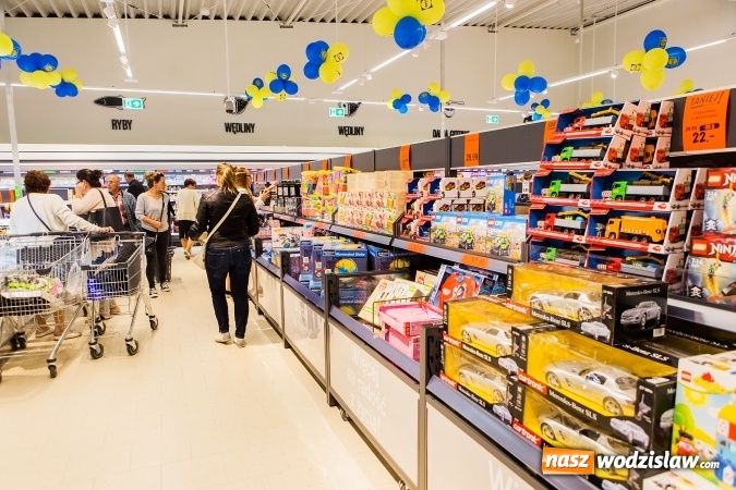 Zdjęcie w galerii na portalu naszwodzislaw.com: Radlin ma Lidla. Tłumy na otwarciu sklepu wiadomości z regionu