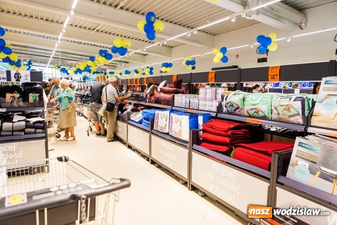 Zdjęcie w galerii na portalu naszwodzislaw.com: Radlin ma Lidla. Tłumy na otwarciu sklepu wiadomości z regionu