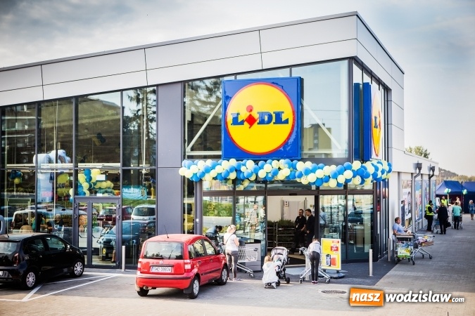 Zdjęcie w galerii na portalu naszwodzislaw.com: Radlin ma Lidla. Tłumy na otwarciu sklepu wiadomości z regionu