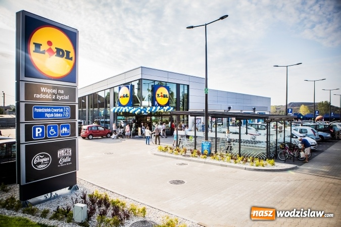 Zdjęcie w galerii na portalu naszwodzislaw.com: Radlin ma Lidla. Tłumy na otwarciu sklepu wiadomości z regionu