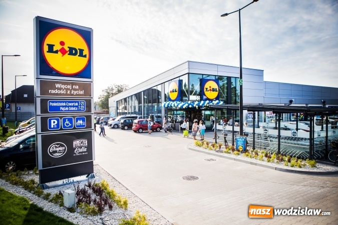 Zdjęcie w galerii na portalu naszwodzislaw.com: Radlin ma Lidla. Tłumy na otwarciu sklepu wiadomości z regionu