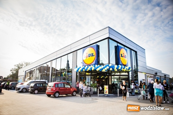 Zdjęcie w galerii na portalu naszwodzislaw.com: Radlin ma Lidla. Tłumy na otwarciu sklepu wiadomości z regionu