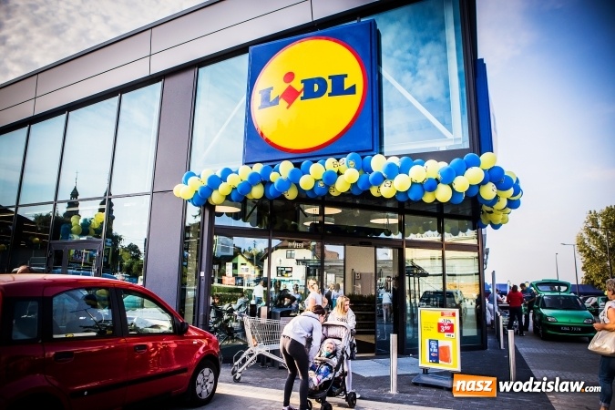 Zdjęcie w galerii na portalu naszwodzislaw.com: Radlin ma Lidla. Tłumy na otwarciu sklepu wiadomości z regionu