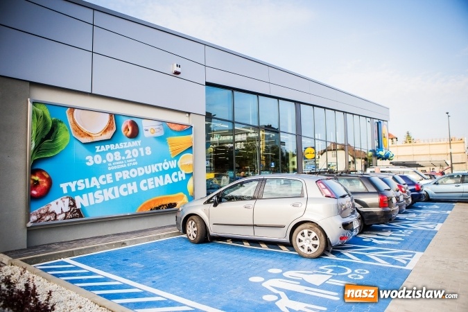 Zdjęcie w galerii na portalu naszwodzislaw.com: Radlin ma Lidla. Tłumy na otwarciu sklepu wiadomości z regionu