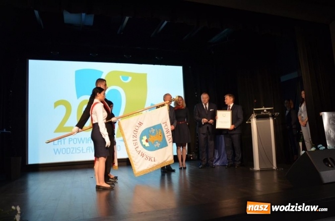 Zdjęcie w galerii na portalu naszwodzislaw.com: 20 lat za nami. Uroczysta sesja Rady Powiatu Wodzisławskiego wiadomości z regionu