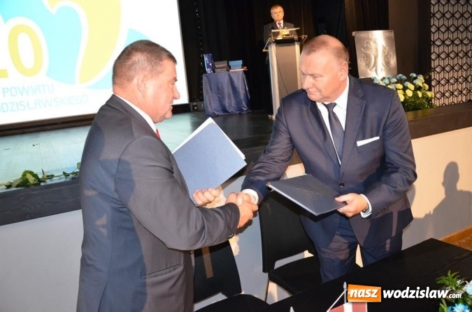 Zdjęcie w galerii na portalu naszwodzislaw.com: 20 lat za nami. Uroczysta sesja Rady Powiatu Wodzisławskiego wiadomości z regionu