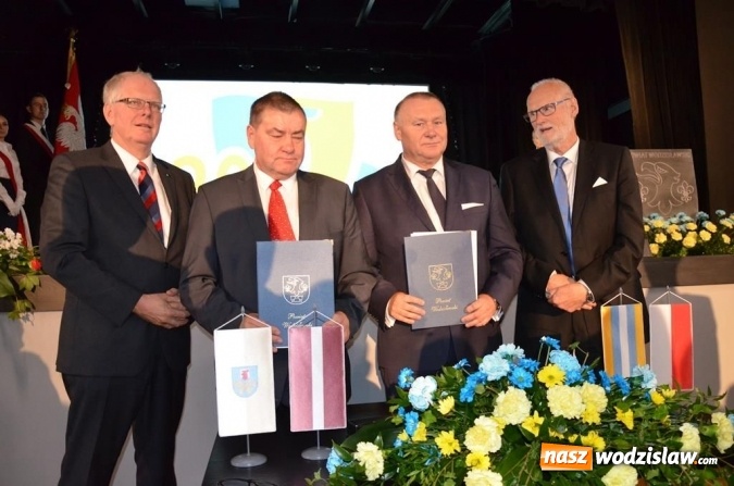 Zdjęcie w galerii na portalu naszwodzislaw.com: 20 lat za nami. Uroczysta sesja Rady Powiatu Wodzisławskiego wiadomości z regionu