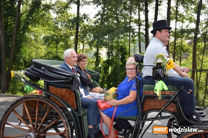 Zdjęcie w galerii na portalu naszwodzislaw.com: Rekordowy korowód na dożynkach gminy Mszana wiadomości z regionu