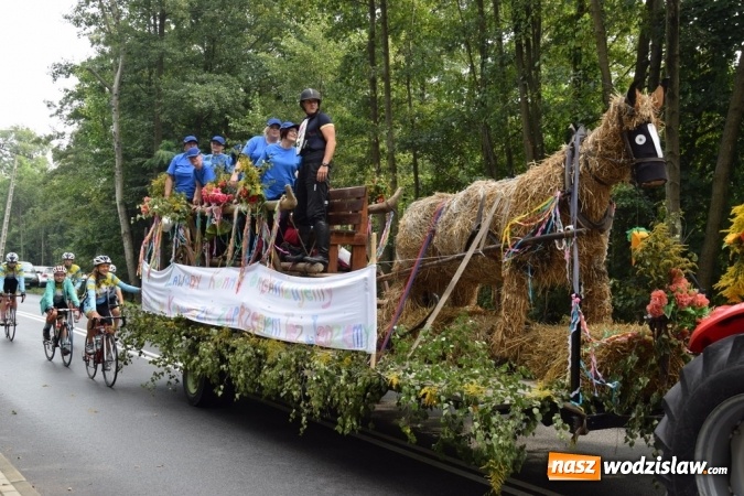Zdjęcie w galerii na portalu naszwodzislaw.com: Rekordowy korowód na dożynkach gminy Mszana wiadomości z regionu