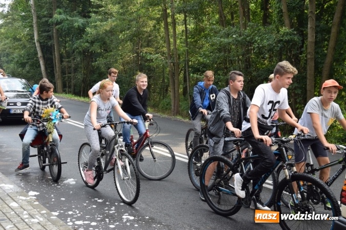 Zdjęcie w galerii na portalu naszwodzislaw.com: Rekordowy korowód na dożynkach gminy Mszana wiadomości z regionu