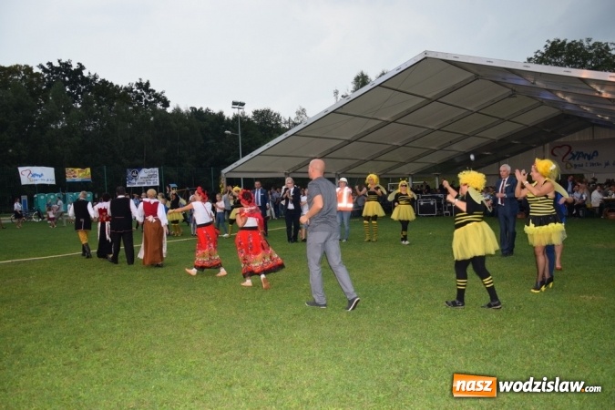 Zdjęcie w galerii na portalu naszwodzislaw.com: Rekordowy korowód na dożynkach gminy Mszana wiadomości z regionu