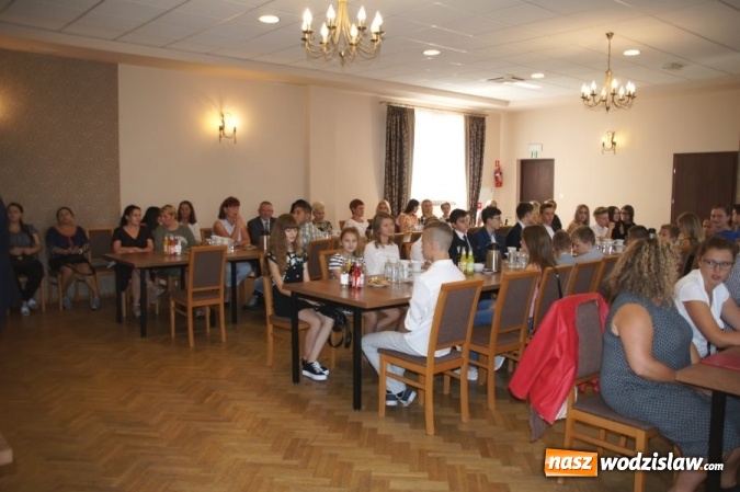 Zdjęcie w galerii na portalu naszwodzislaw.com: Gratulacje i wyróżnienia na sesji Rady Gminy wiadomości z regionu