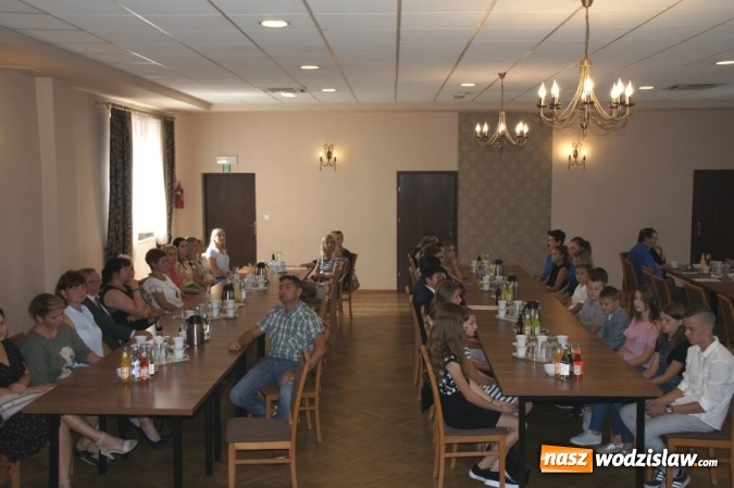 Zdjęcie w galerii na portalu naszwodzislaw.com: Gratulacje i wyróżnienia na sesji Rady Gminy wiadomości z regionu