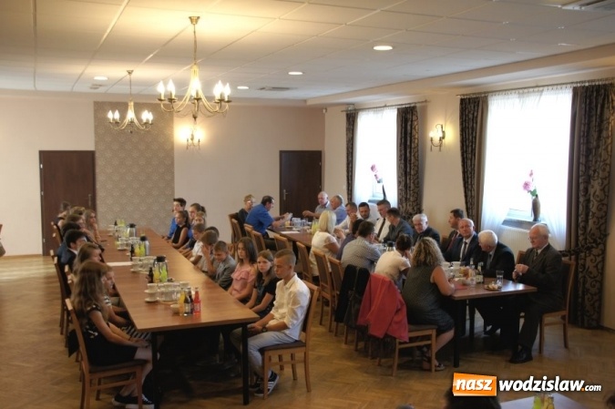 Zdjęcie w galerii na portalu naszwodzislaw.com: Gratulacje i wyróżnienia na sesji Rady Gminy wiadomości z regionu