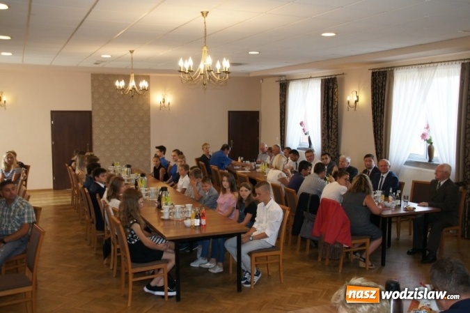 Zdjęcie w galerii na portalu naszwodzislaw.com: Gratulacje i wyróżnienia na sesji Rady Gminy wiadomości z regionu