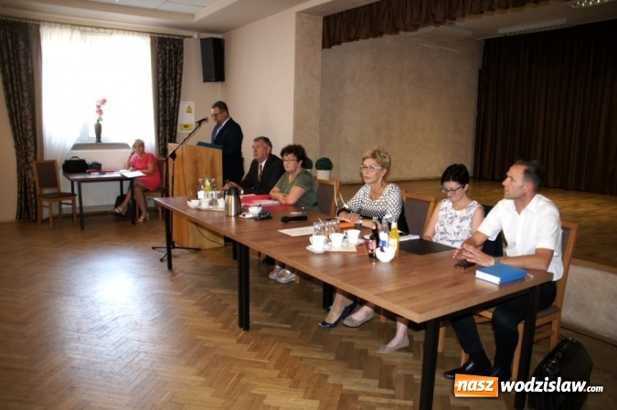 Zdjęcie w galerii na portalu naszwodzislaw.com: Gratulacje i wyróżnienia na sesji Rady Gminy wiadomości z regionu