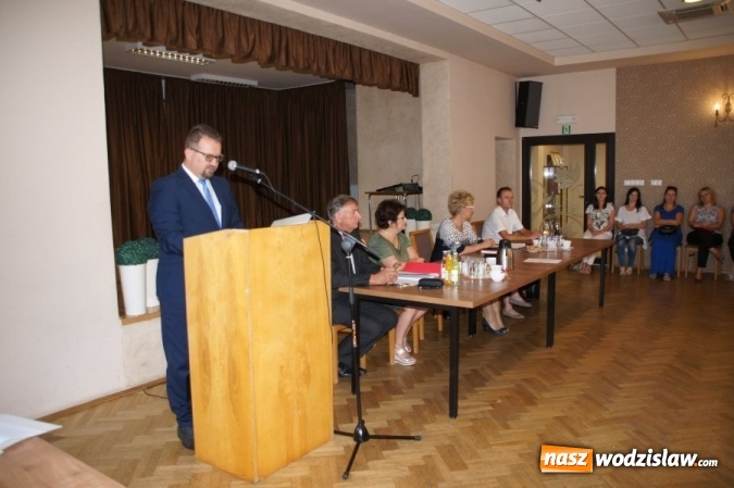 Zdjęcie w galerii na portalu naszwodzislaw.com: Gratulacje i wyróżnienia na sesji Rady Gminy wiadomości z regionu