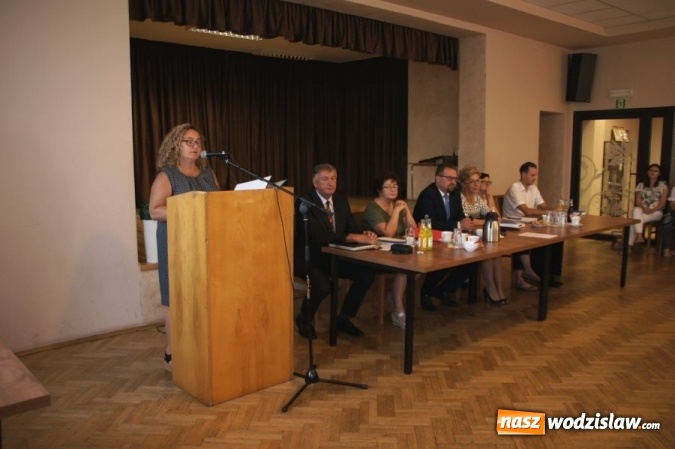 Zdjęcie w galerii na portalu naszwodzislaw.com: Gratulacje i wyróżnienia na sesji Rady Gminy wiadomości z regionu