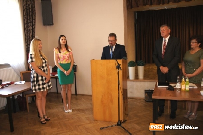 Zdjęcie w galerii na portalu naszwodzislaw.com: Gratulacje i wyróżnienia na sesji Rady Gminy wiadomości z regionu