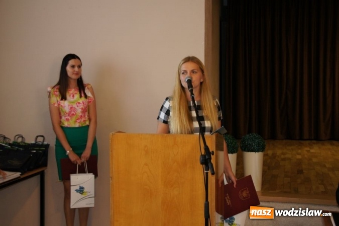 Zdjęcie w galerii na portalu naszwodzislaw.com: Gratulacje i wyróżnienia na sesji Rady Gminy wiadomości z regionu