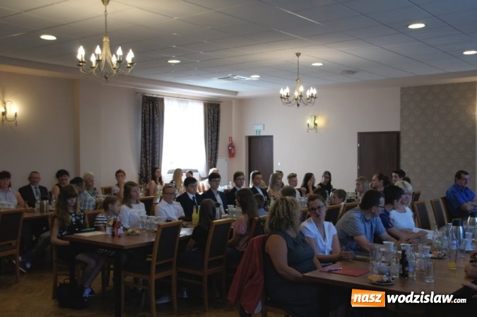 Zdjęcie w galerii na portalu naszwodzislaw.com: Gratulacje i wyróżnienia na sesji Rady Gminy wiadomości z regionu