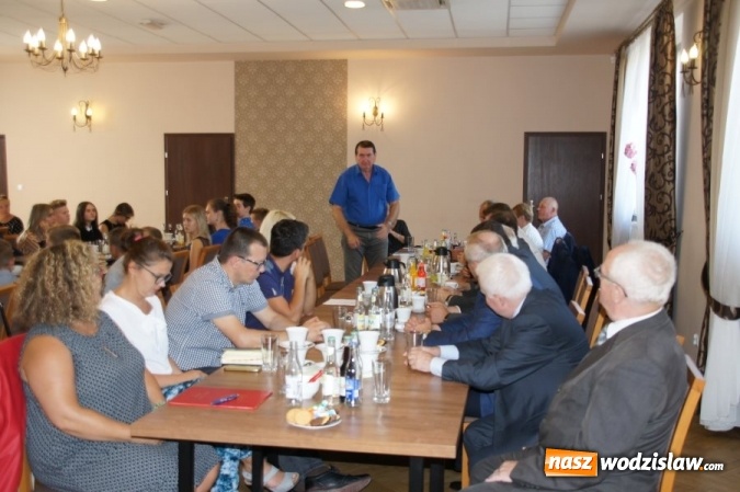 Zdjęcie w galerii na portalu naszwodzislaw.com: Gratulacje i wyróżnienia na sesji Rady Gminy wiadomości z regionu