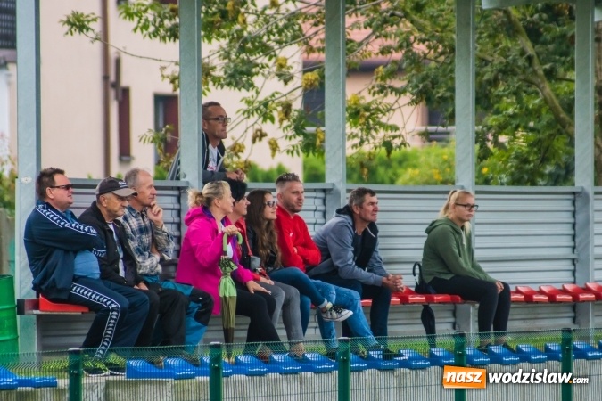 Zdjęcie w galerii na portalu naszwodzislaw.com: Juniorzy starsi: Tworków rozkręcał się powoli, lecz ostatecznie strzelił siedem goli wiadomości z regionu