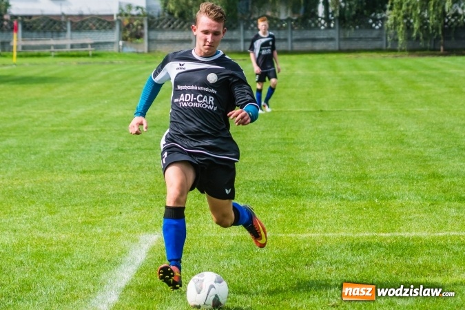 Zdjęcie w galerii na portalu naszwodzislaw.com: Juniorzy starsi: Tworków rozkręcał się powoli, lecz ostatecznie strzelił siedem goli wiadomości z regionu