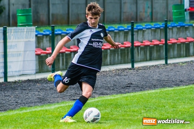 Zdjęcie w galerii na portalu naszwodzislaw.com: Juniorzy starsi: Tworków rozkręcał się powoli, lecz ostatecznie strzelił siedem goli wiadomości z regionu