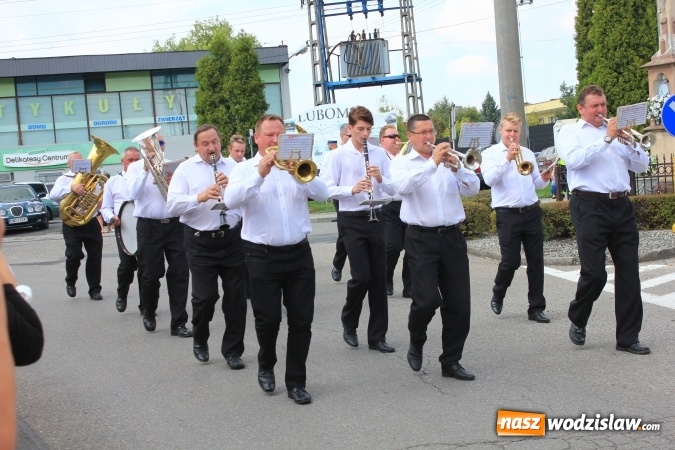 Zdjęcie w galerii na portalu naszwodzislaw.com: Szejki z Dubaju, bukowski Batman oraz Barbie i Ken, czyli pomysłowy korowód dożynkowy w Lubomi wiadomości z regionu