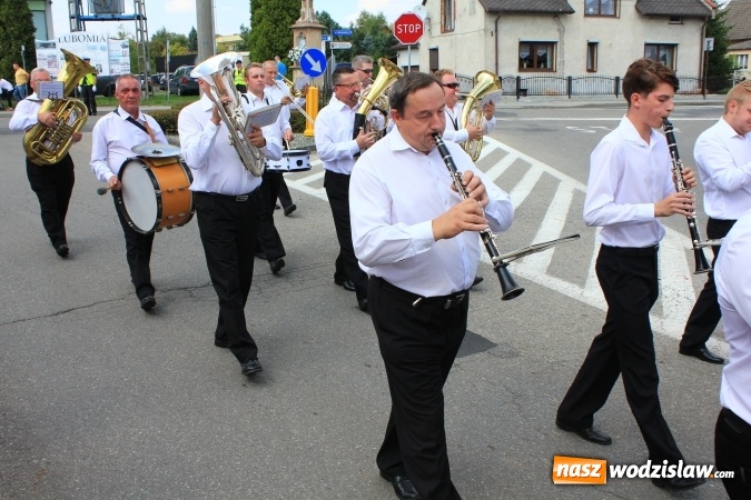 Zdjęcie w galerii na portalu naszwodzislaw.com: Szejki z Dubaju, bukowski Batman oraz Barbie i Ken, czyli pomysłowy korowód dożynkowy w Lubomi wiadomości z regionu