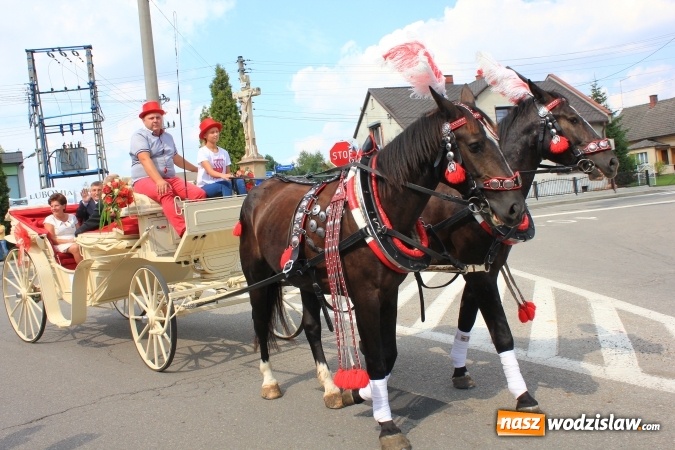 Zdjęcie w galerii na portalu naszwodzislaw.com: Szejki z Dubaju, bukowski Batman oraz Barbie i Ken, czyli pomysłowy korowód dożynkowy w Lubomi wiadomości z regionu