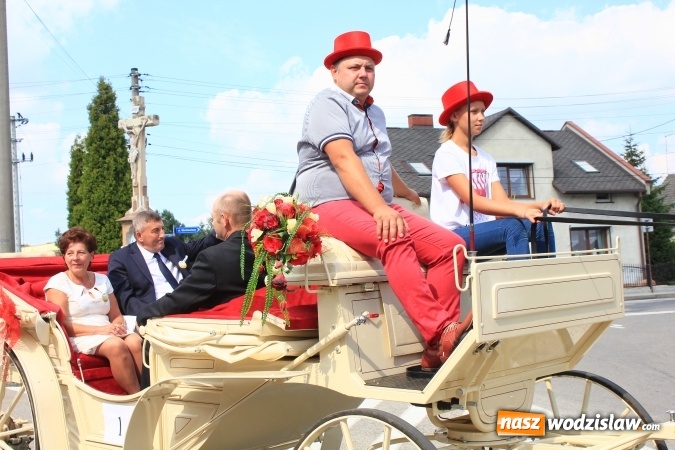 Zdjęcie w galerii na portalu naszwodzislaw.com: Szejki z Dubaju, bukowski Batman oraz Barbie i Ken, czyli pomysłowy korowód dożynkowy w Lubomi wiadomości z regionu