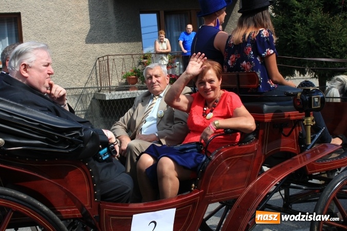 Zdjęcie w galerii na portalu naszwodzislaw.com: Szejki z Dubaju, bukowski Batman oraz Barbie i Ken, czyli pomysłowy korowód dożynkowy w Lubomi wiadomości z regionu