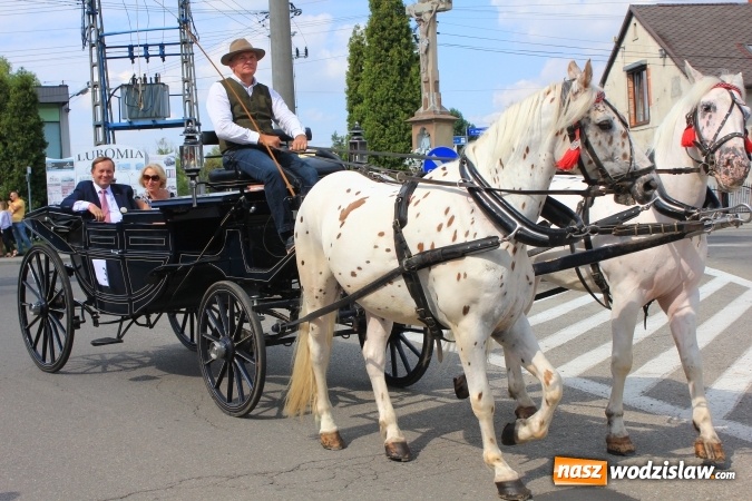 Zdjęcie w galerii na portalu naszwodzislaw.com: Szejki z Dubaju, bukowski Batman oraz Barbie i Ken, czyli pomysłowy korowód dożynkowy w Lubomi wiadomości z regionu