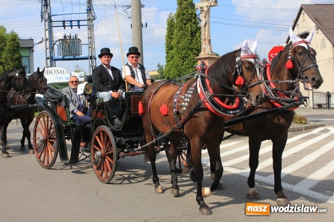Zdjęcie w galerii na portalu naszwodzislaw.com: Szejki z Dubaju, bukowski Batman oraz Barbie i Ken, czyli pomysłowy korowód dożynkowy w Lubomi wiadomości z regionu